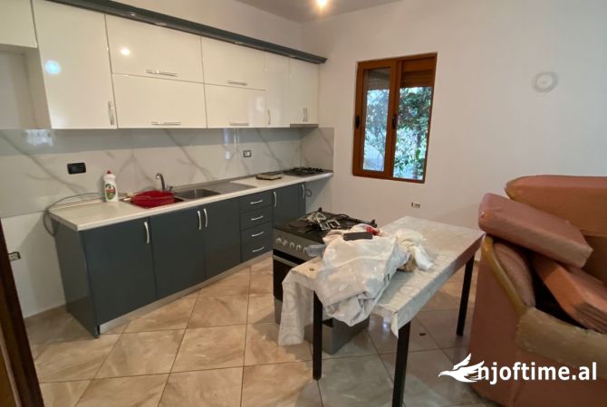 Shtepi me qera 2+1 ne Tirane - 300 Euro
