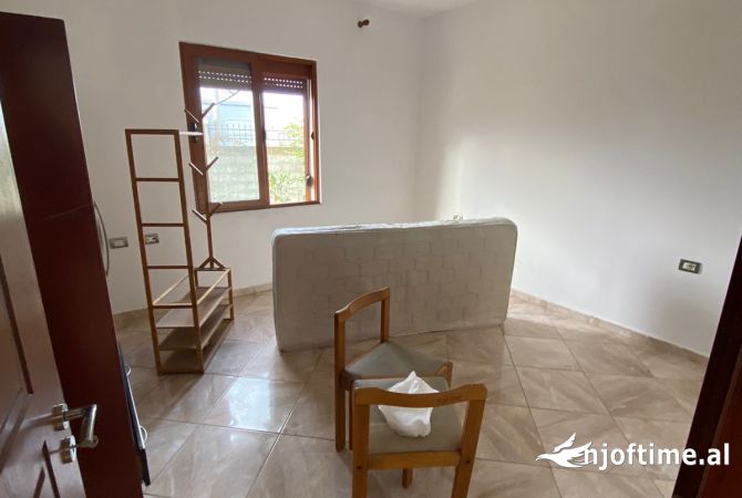 Shtepi me qera 2+1 ne Tirane - 300 Euro