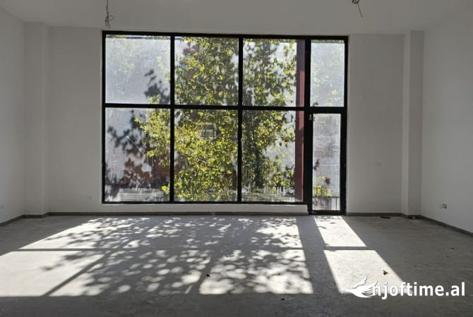 Ambient biznesi me qera 1+1 ne Tirane - 2,300 Euro
