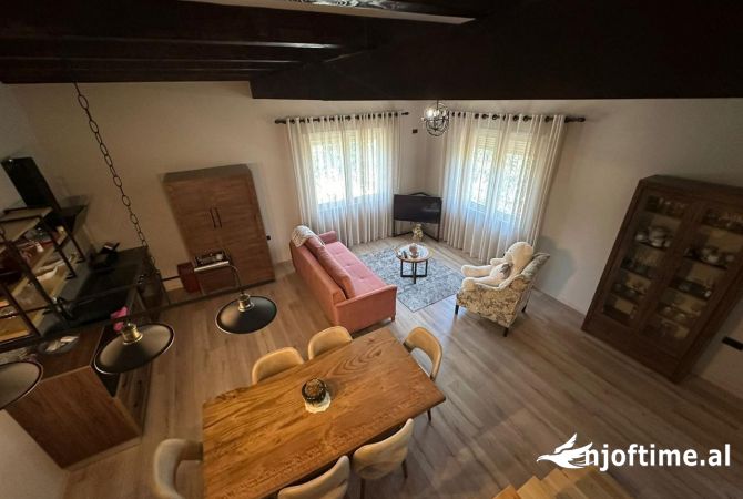 Shtepi me qera Vila Luksoze ne Tirane, 2+1, Mobilimi E mobiluar, Pagesa 1,500  Euro.