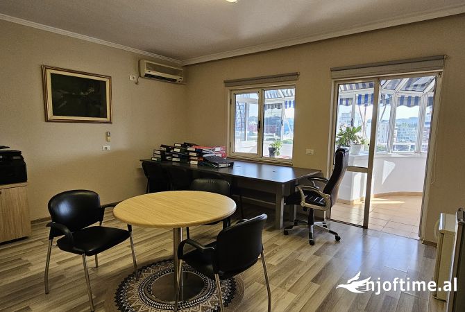 Ambient biznesi me qera 3+1 ne Tirane - 1,500 Euro