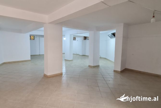 Ambient biznesi me qera 4+1 ne Tirane - 500 Euro