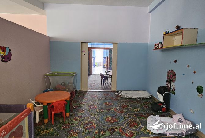 Ambient biznesi me qera 3+1 ne Tirane - 500 Euro