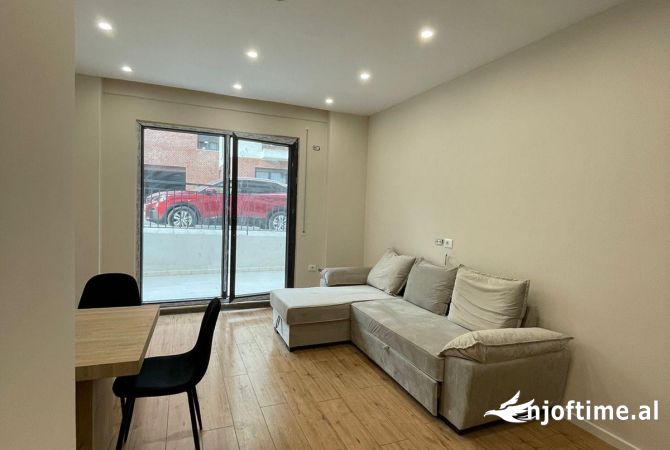 Shitet garsoniere, Kopshti Botanik 