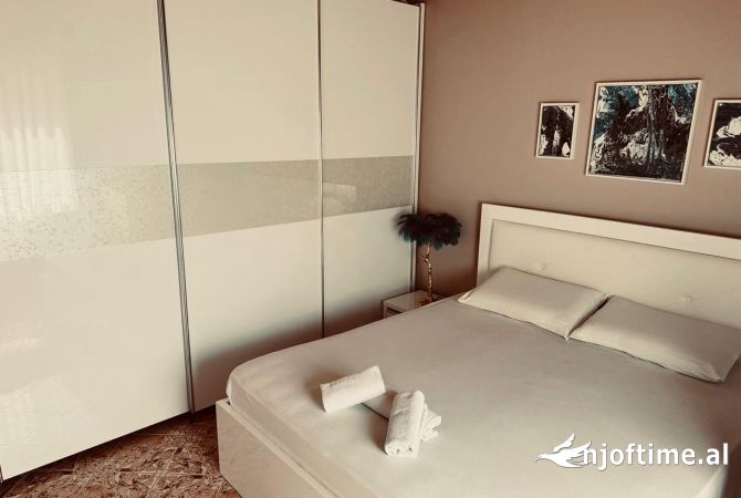 Shtepi me qera Apartament ne Tirane, 2+1, Mobilimi E mobiluar, Pagesa 550  Euro.