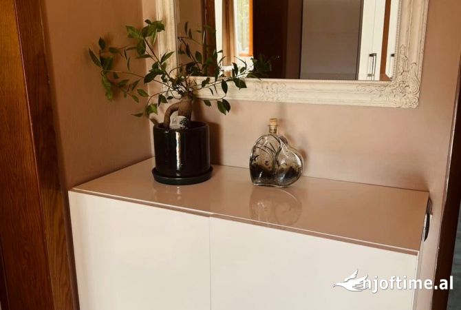 Shtepi me qera Apartament ne Tirane, 2+1, Mobilimi E mobiluar, Pagesa 550  Euro.