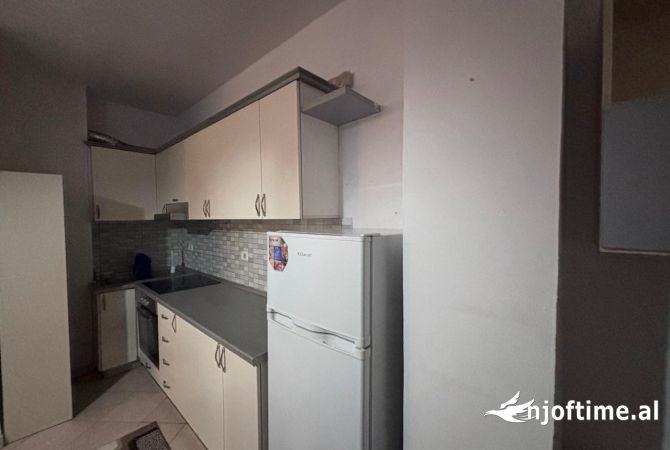 Shtepi ne shitje Apartament ne Tirane, 1+1, Mobilimi Pjeserisht e mobiluar, Pagesa 96,500  Euro.