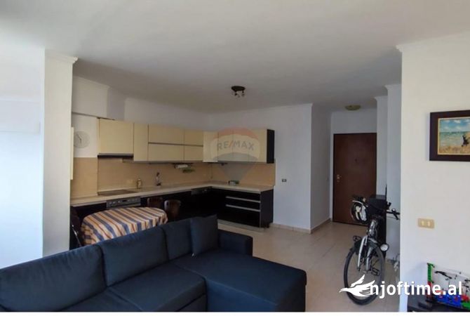 Shtepi ne shitje Apartament ne Tirane, 2+1, Mobilimi Pjeserisht e mobiluar, Pagesa 1,660,000  Euro.