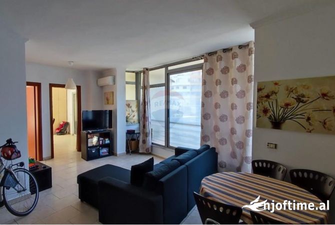 Shtepi ne shitje Apartament ne Tirane, 2+1, Mobilimi Pjeserisht e mobiluar, Pagesa 1,660,000  Euro.