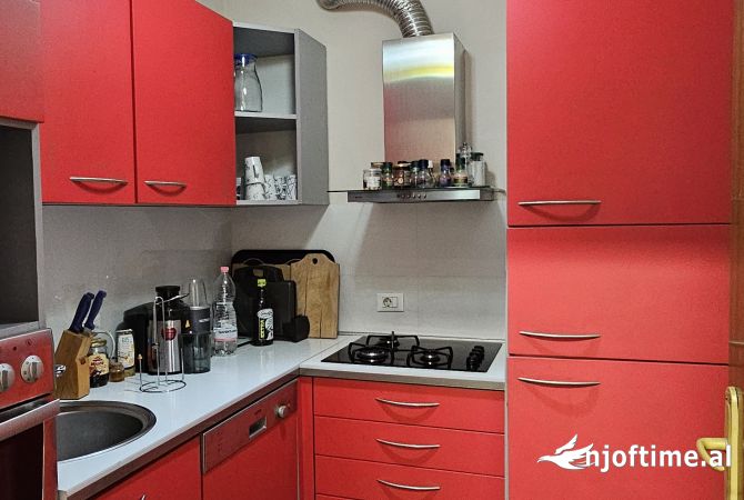 Ambient biznesi me qera 3+1 ne Tirane - 1,300 Euro