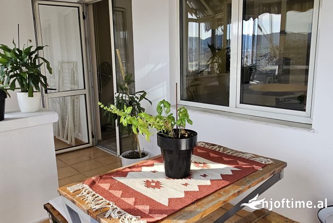 Ambient biznesi me qera 3+1 ne Tirane - 1,300 Euro