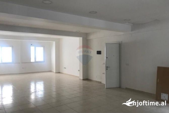 Ambient biznesi me qera 3+1 ne Tirane - 80,000 Leke