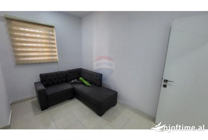 Ambient biznesi me qera 3+1 ne Tirane - 80,000 Leke