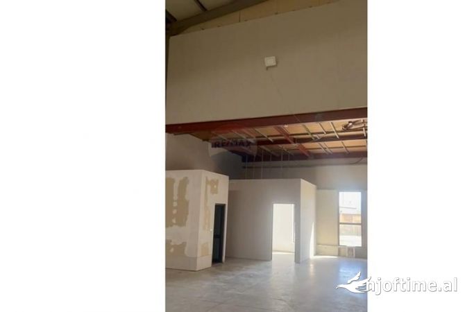 Ambient biznesi ne shitje 4+1 ne Tirane - 618,000 Euro