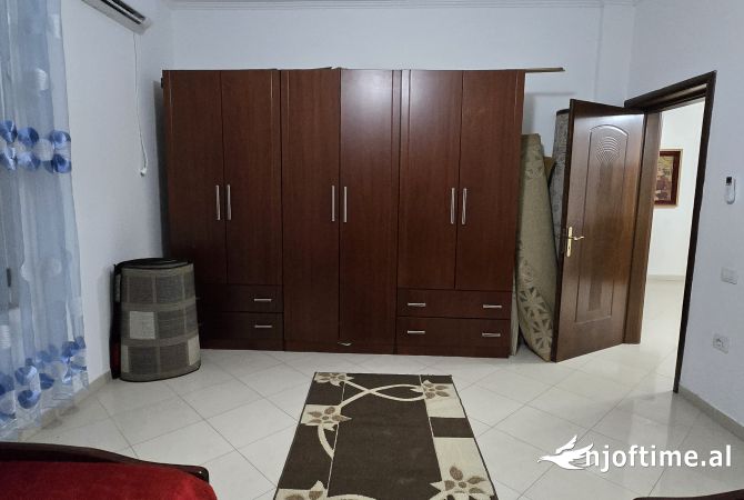 Shtepi me qera Apartament ne Tirane, 2+1, Mobilimi E mobiluar, Pagesa 65,000  Leke.