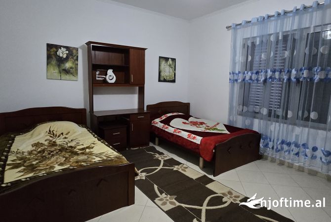 Shtepi me qera Apartament ne Tirane, 2+1, Mobilimi E mobiluar, Pagesa 65,000  Leke.
