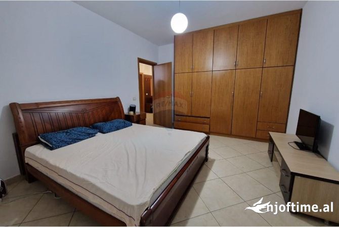 Shtepi me qera Apartament ne Tirane, 2+1, Mobilimi E mobiluar, Pagesa 500  Euro.