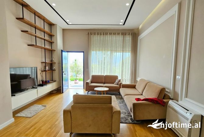 Shtepi me qera Apartament ne Tirane, 2+1, Mobilimi E mobiluar, Pagesa 900  Euro.