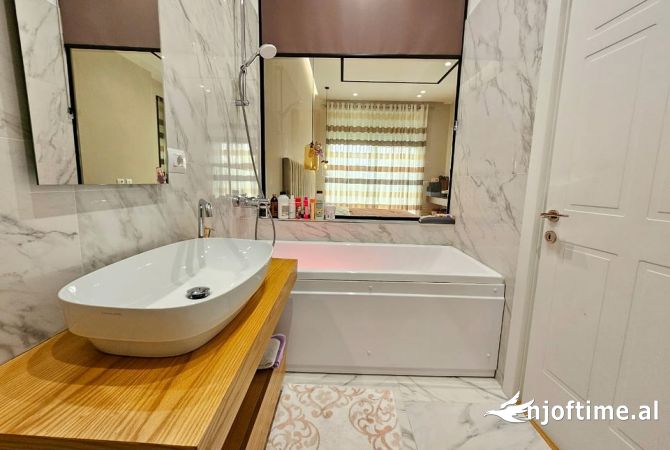 Shtepi me qera Apartament ne Tirane, 2+1, Mobilimi E mobiluar, Pagesa 900  Euro.