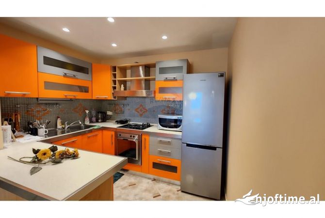 Shtepi me qera Apartament ne Tirane, 2+1, Mobilimi E mobiluar, Pagesa 780  Euro.