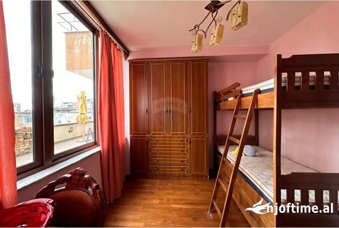Shtepi me qera Apartament ne Tirane, 2+1, Mobilimi Pjeserisht e mobiluar, Pagesa 700  Euro.