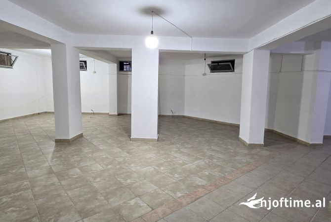 Ambient biznesi me qera 4+1 ne Tirane - 500 Euro