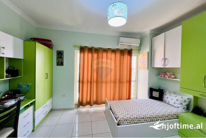 Shtepi ne shitje Apartament ne Tirane, 3+1, Mobilimi E mobiluar, Pagesa 280,000  Euro.