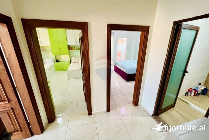 Shtepi ne shitje Apartament ne Tirane, 3+1, Mobilimi E mobiluar, Pagesa 280,000  Euro.