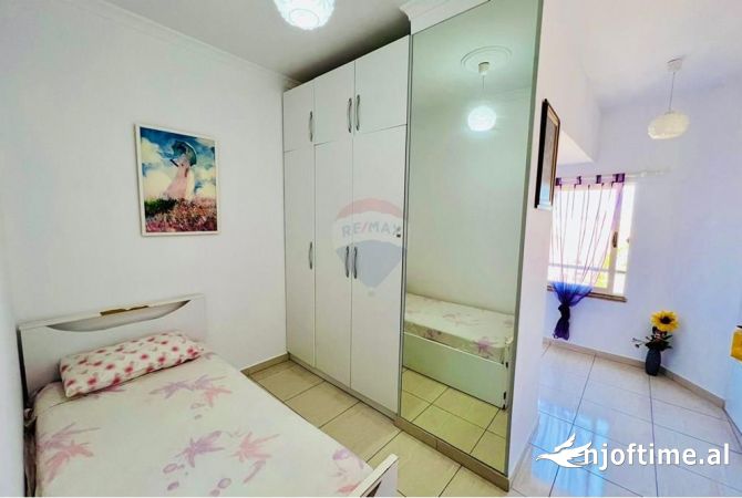 Shtepi ne shitje Apartament ne Tirane, 3+1, Mobilimi E mobiluar, Pagesa 280,000  Euro.