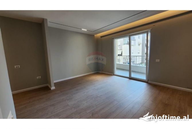 Ambient biznesi me qera 3+1 ne Tirane - 1,350 Euro