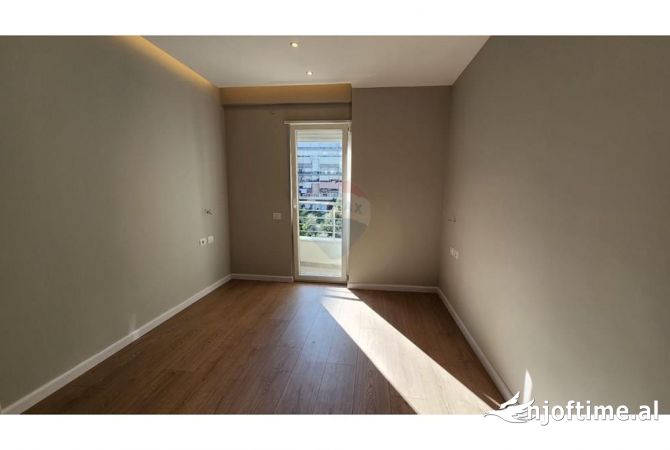 Ambient biznesi me qera 3+1 ne Tirane - 1,350 Euro