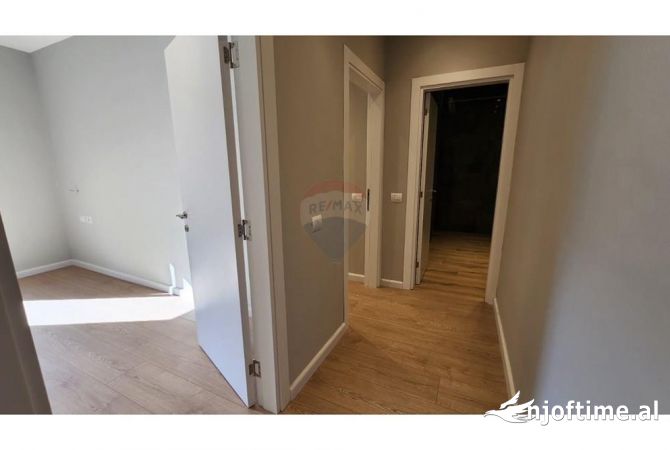 Ambient biznesi me qera 3+1 ne Tirane - 1,350 Euro