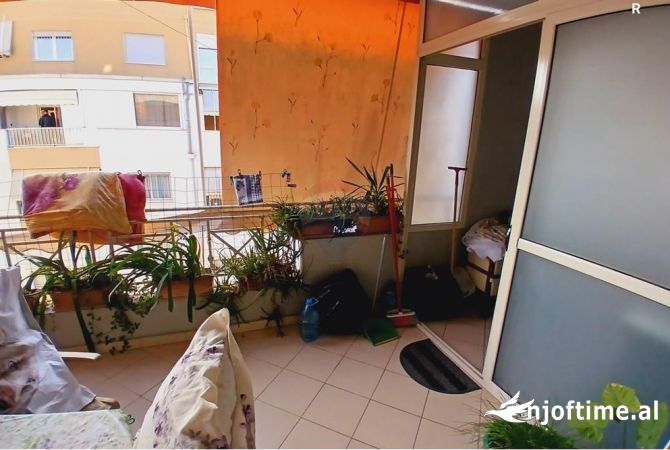 Shtepi me qera Apartament ne Tirane, 2+1, Mobilimi E mobiluar, Pagesa 650  Euro.
