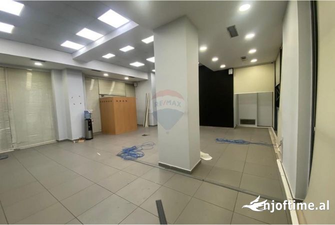 Ambient biznesi me qera 3+1 ne Tirane - 1,200,000 Leke