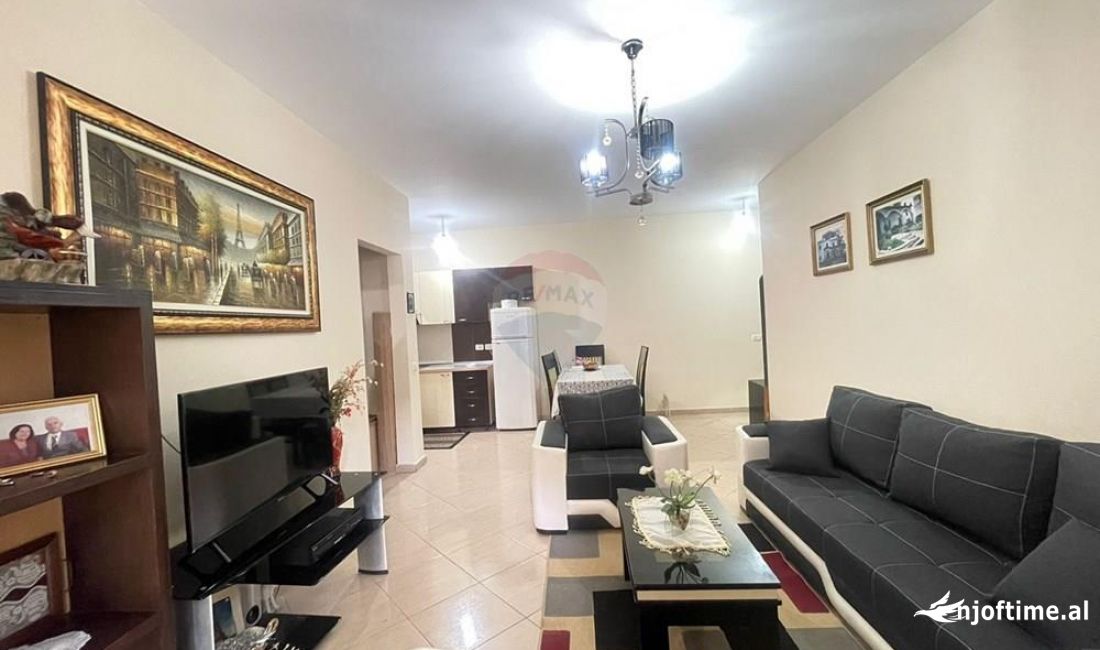 Shtepi ne shitje Apartament ne Tirane, 1+1, Mobilimi E mobiluar, Pagesa 135,000  Euro.