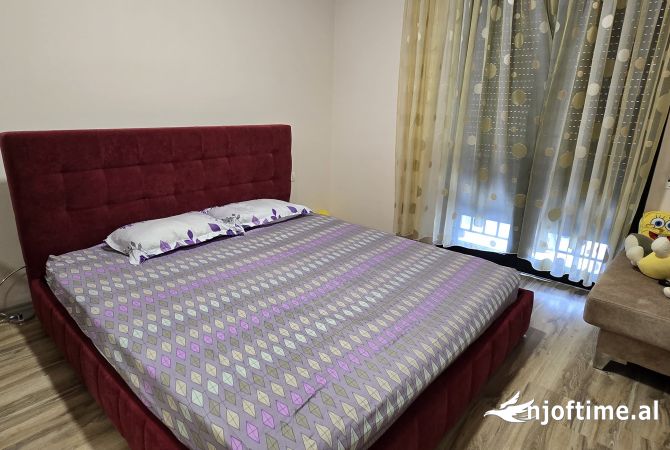 Shtepi ne shitje Apartament ne Tirane, 3+1, Mobilimi E mobiluar, Pagesa 260,000  Euro.