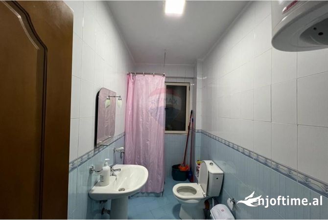 Shtepi me qera Apartament ne Tirane, 2+1, Mobilimi E mobiluar, Pagesa 800  Euro.