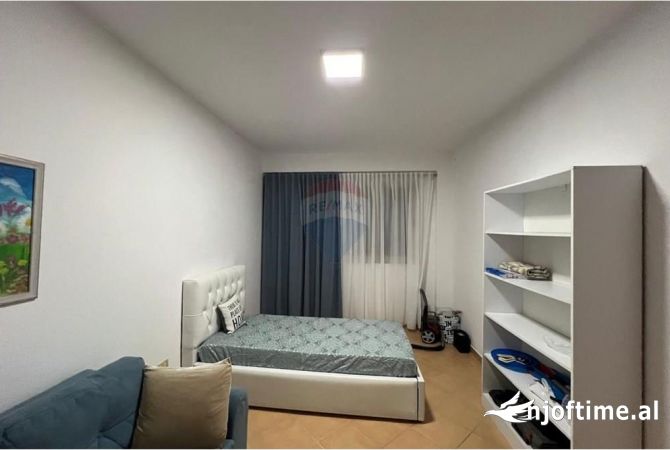Shtepi me qera Apartament ne Tirane, 2+1, Mobilimi E mobiluar, Pagesa 800  Euro.