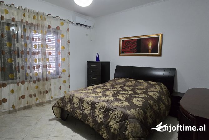 Shtepi me qera Apartament ne Tirane, 2+1, Mobilimi E mobiluar, Pagesa 60,000  Leke.