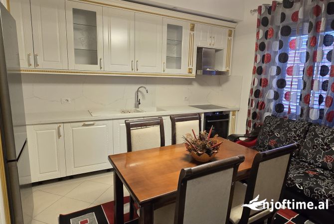 Shtepi me qera Apartament ne Tirane, 2+1, Mobilimi E mobiluar, Pagesa 60,000  Leke.