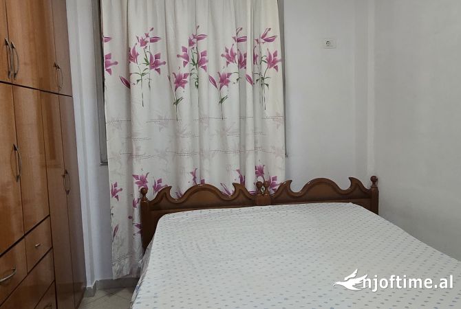 Shtepi me qera Apartament ne Tirane, 1+1, Mobilimi E mobiluar, Pagesa 400  Euro.