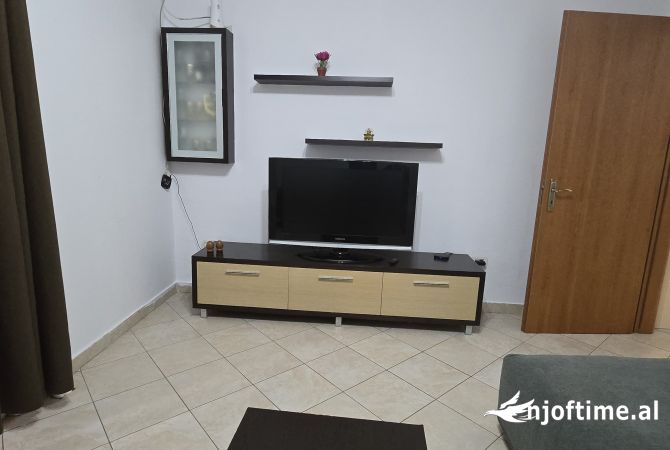 Shtepi me qera Apartament ne Tirane, 1+1, Mobilimi E mobiluar, Pagesa 400  Euro.
