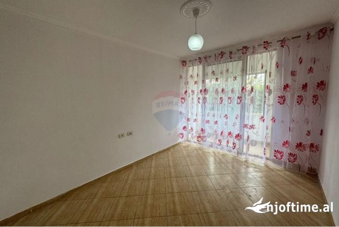 Shtepi ne shitje Apartament ne Tirane, 1+1, Mobilimi Bosh, pa mobiluar, Pagesa 95,000  Euro.
