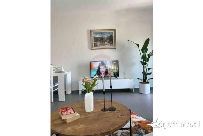 Shtepi me qera Apartament ne Tirane, 1+1, Mobilimi E mobiluar, Pagesa 1,050  Euro.