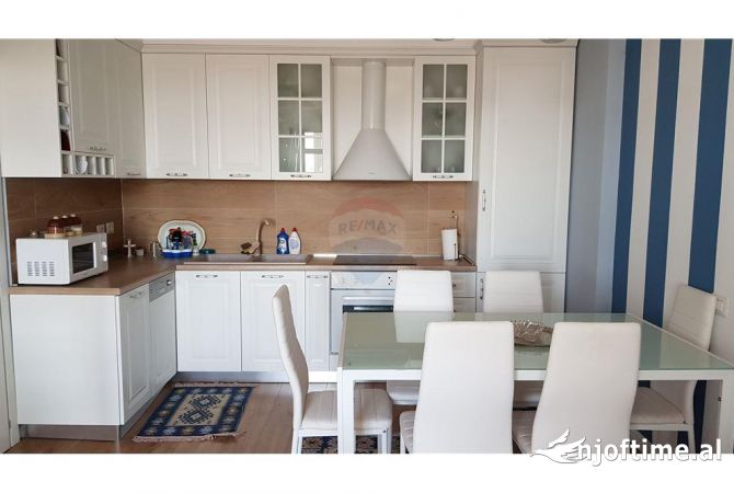 Shtepi ne shitje Duplex(shtepi me 2 kate) ne Tirane, 2+1, Mobilimi E mobiluar, Pagesa 220,000  Euro.