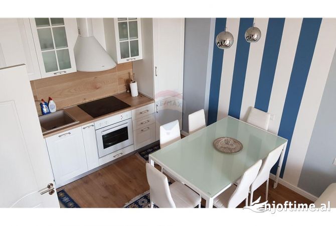 Shtepi ne shitje Duplex(shtepi me 2 kate) ne Tirane, 2+1, Mobilimi E mobiluar, Pagesa 220,000  Euro.