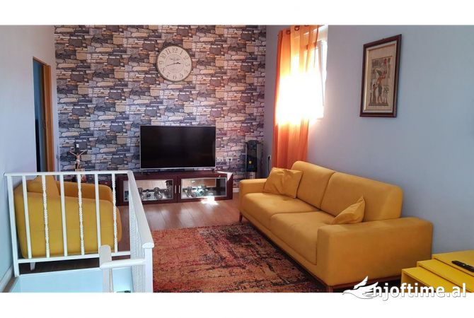Shtepi ne shitje Duplex(shtepi me 2 kate) ne Tirane, 2+1, Mobilimi E mobiluar, Pagesa 220,000  Euro.