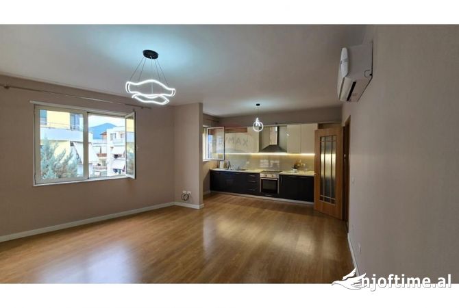 Shtepi me qera 2+1 ne Tirane - 700 Euro