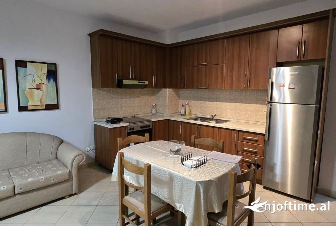 Shtepi me qera Apartament ne Tirane, 1+1, Mobilimi E mobiluar, Pagesa 400  Euro.