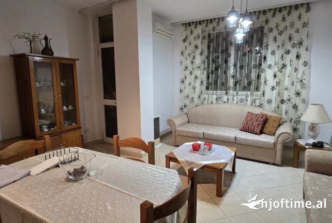 Shtepi me qera Apartament ne Tirane, 1+1, Mobilimi E mobiluar, Pagesa 400  Euro.